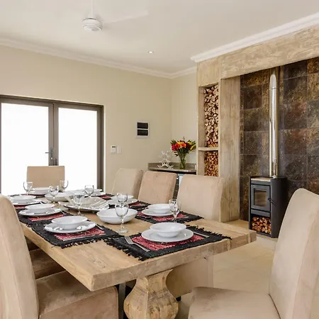 Cayley Mountain Resort Champagne Valley Room photo