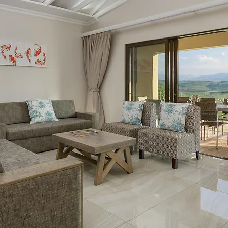 Cayley Mountain Resort Champagne Valley Room photo