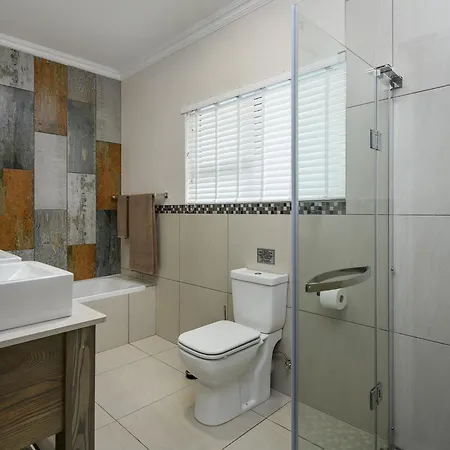 Cayley Mountain Resort Champagne Valley Room photo