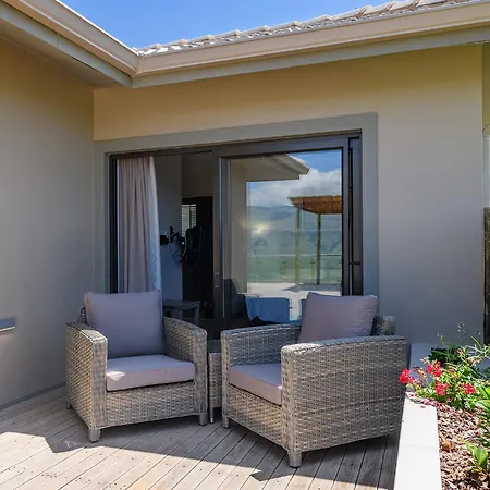 Cayley Mountain Resort Champagne Valley Room photo