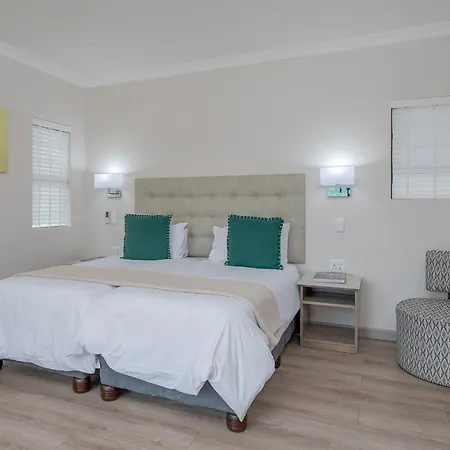Cayley Mountain Resort Champagne Valley Room photo