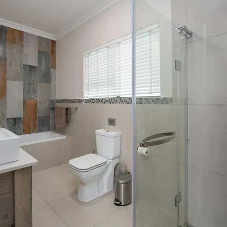 Cayley Mountain Resort Champagne Valley Room photo