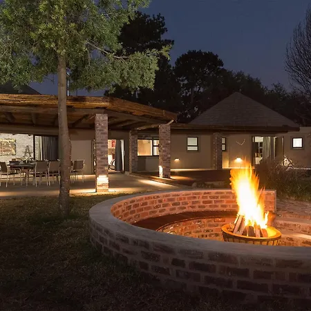 Cayley Mountain Resort Champagne Valley Room photo