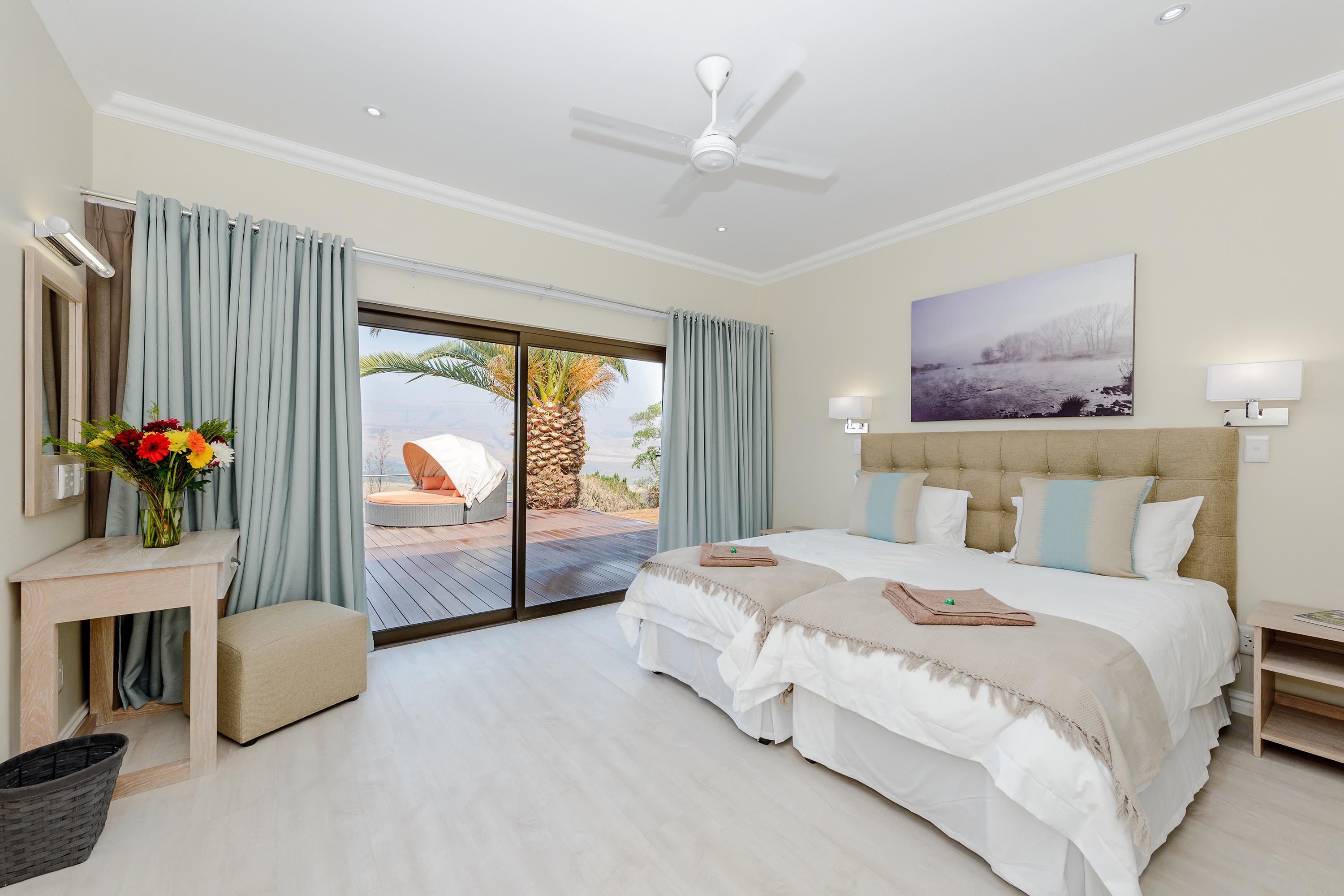 Cayley Mountain Lodge