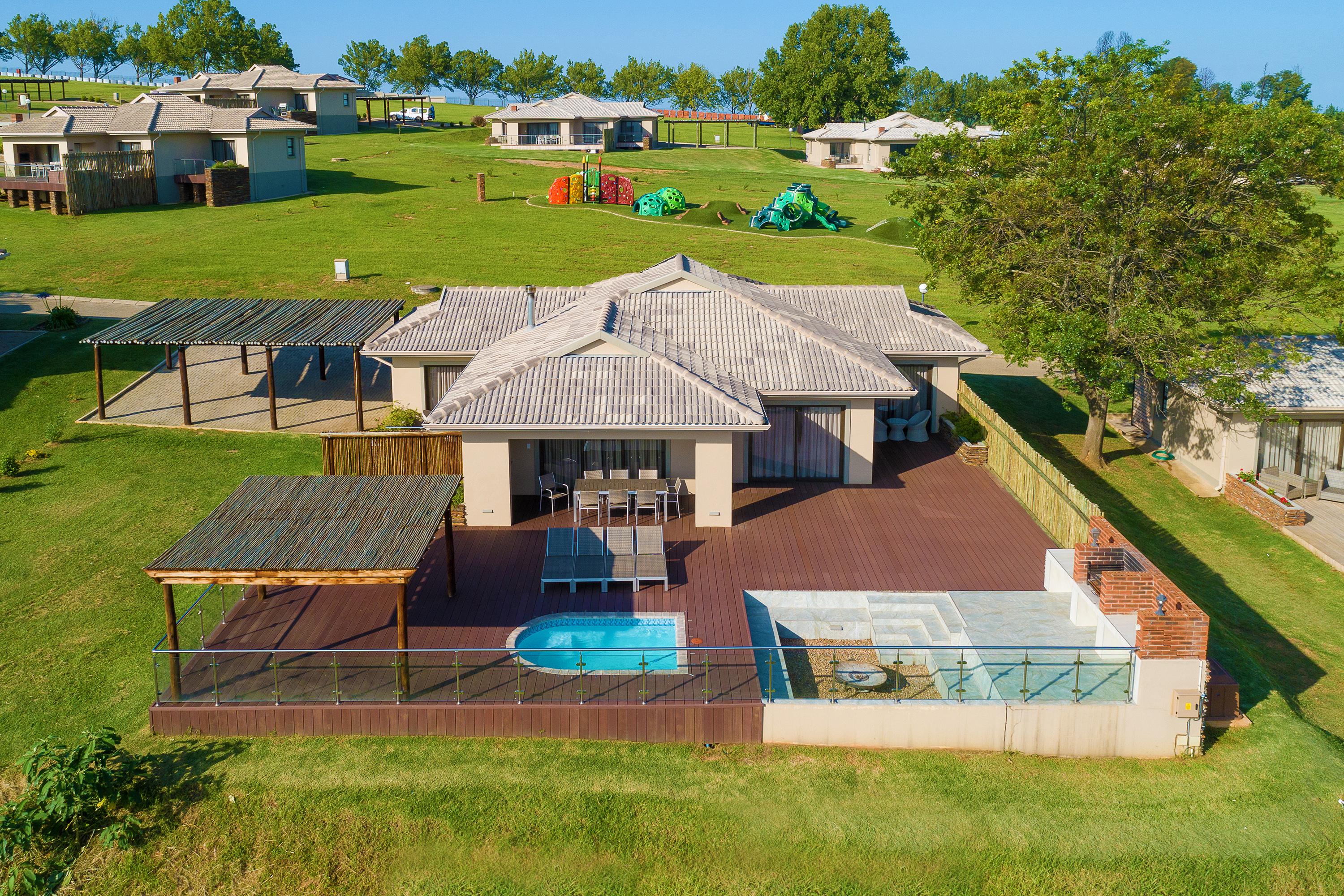 Cayley Mountain Lodge Champagne Valley