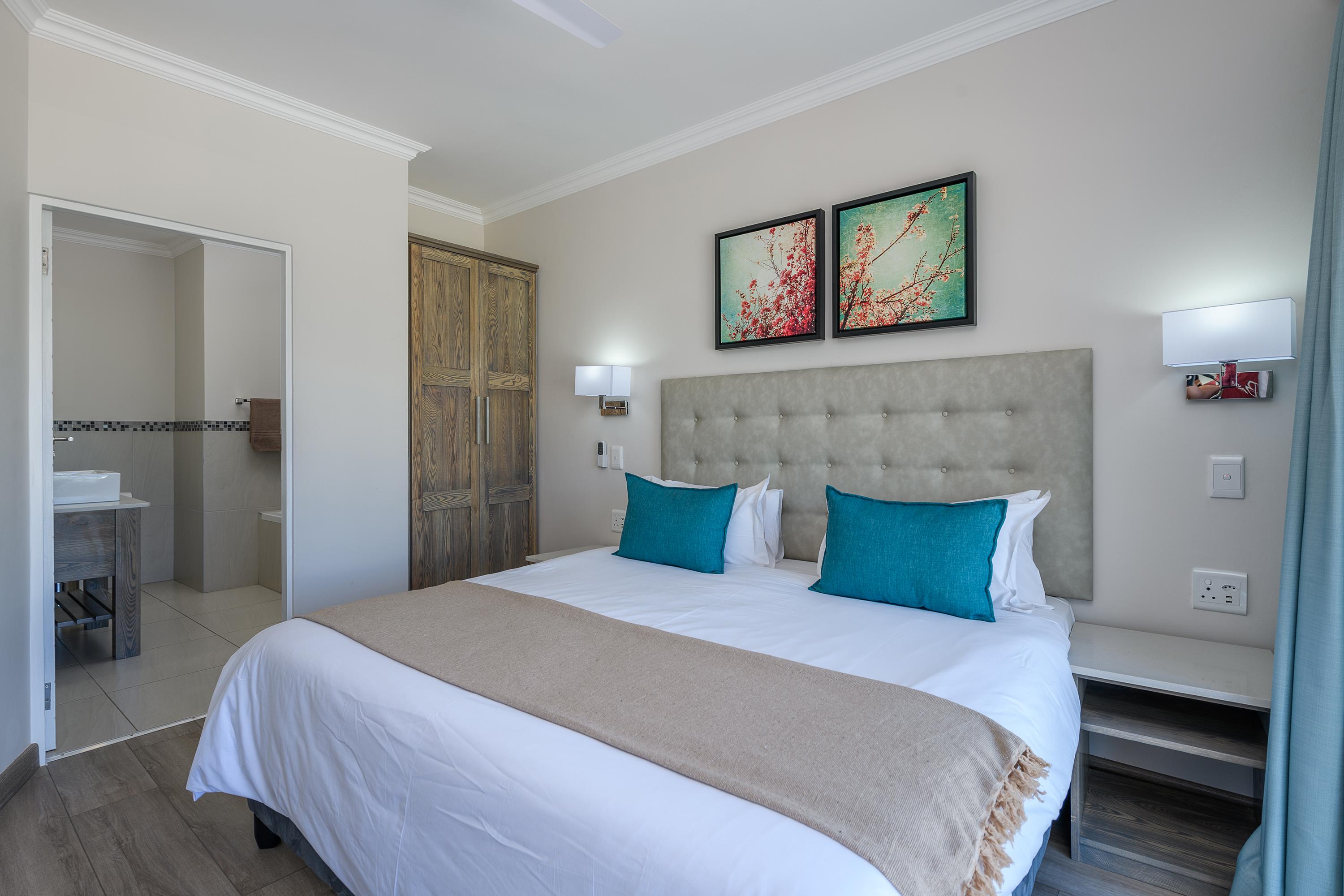 Cayley Mountain Lodge *