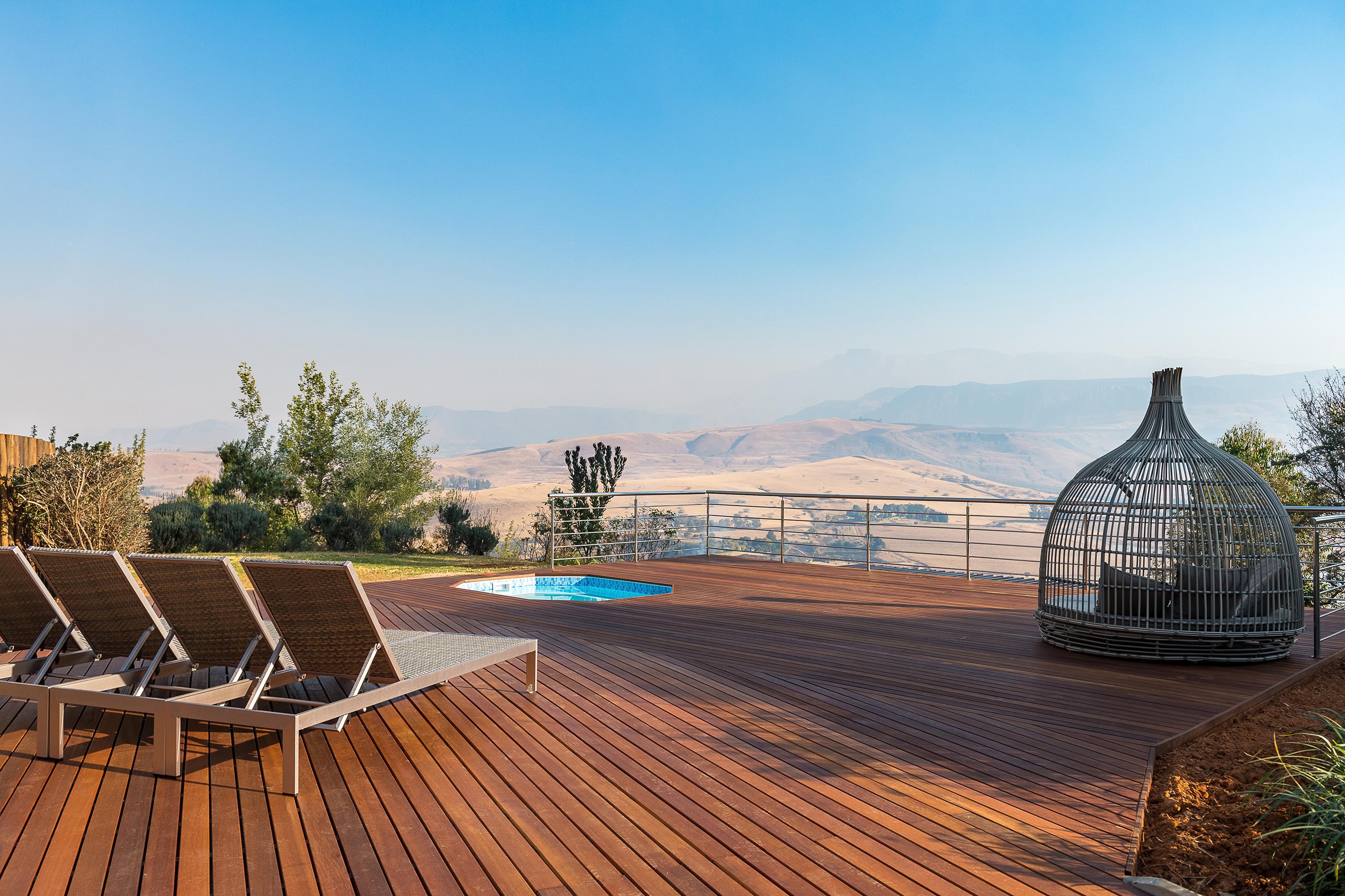 Cayley Mountain Lodge Champagne Valley