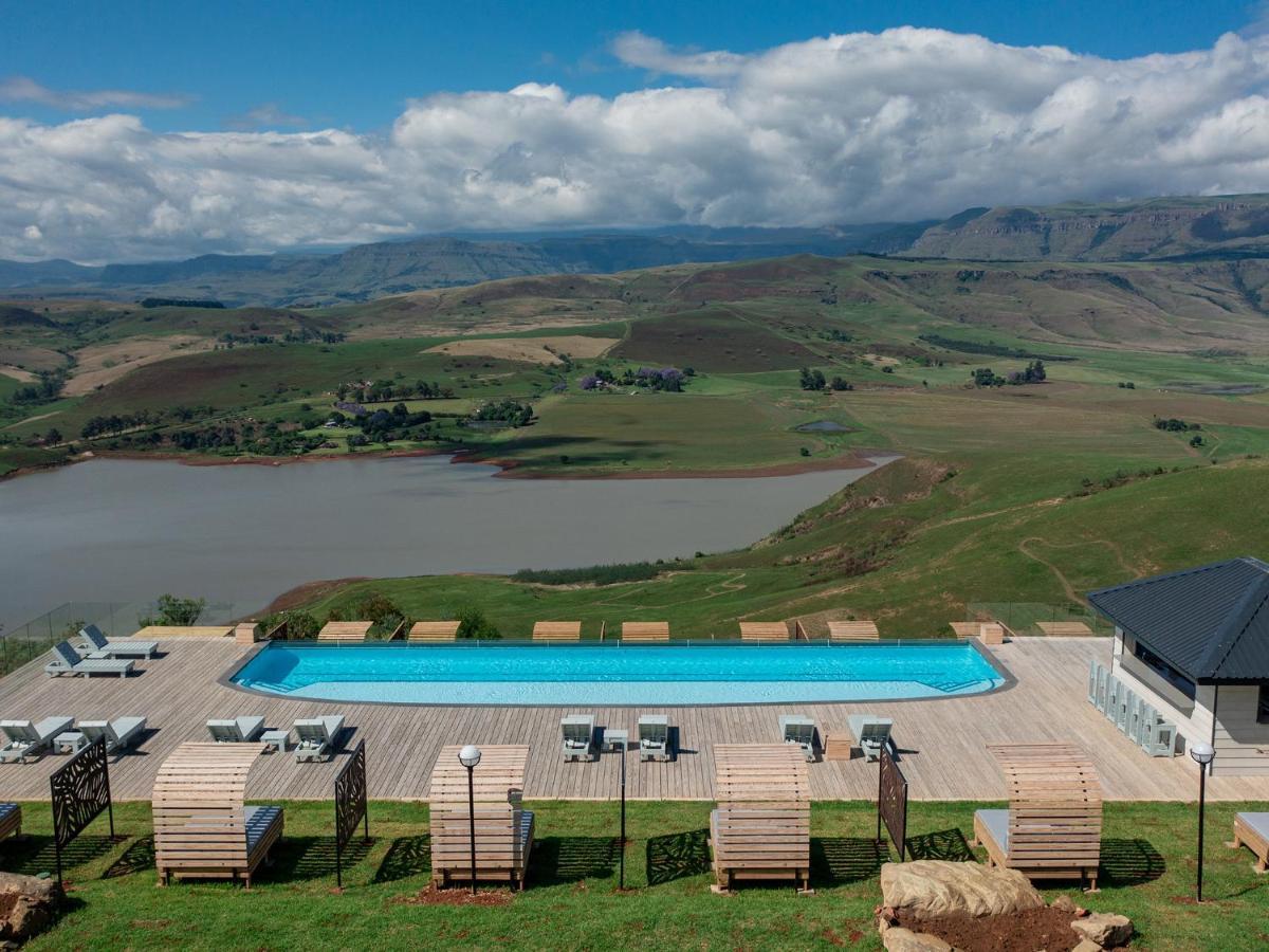 Lodge Cayley Mountain *