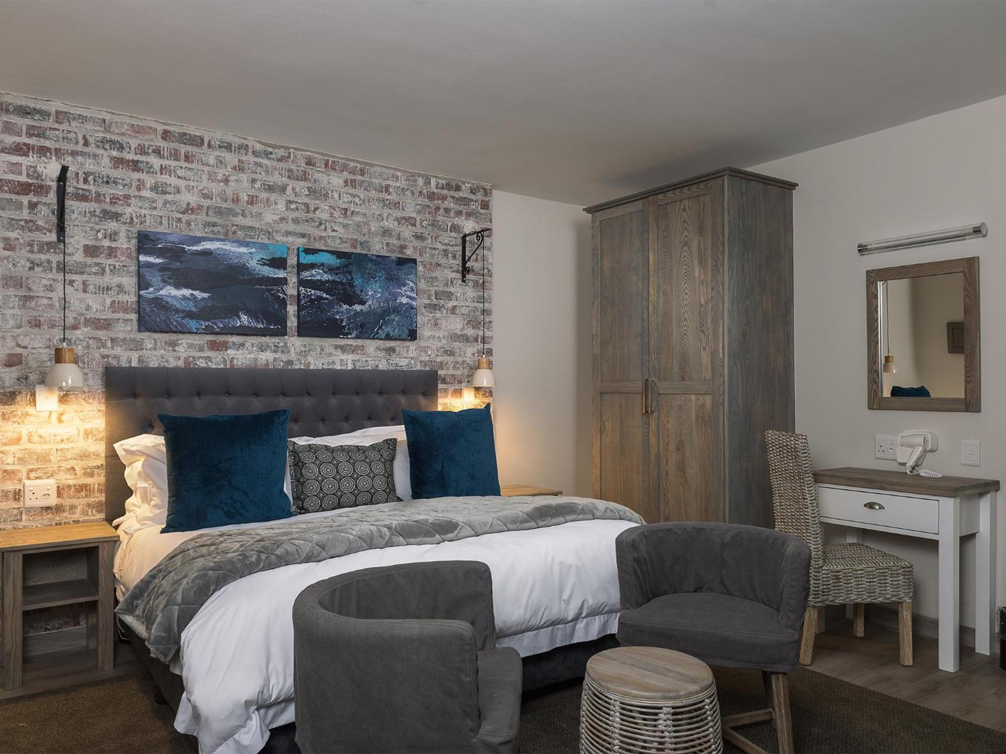 Lodge Cayley Mountain